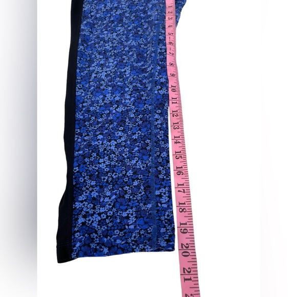 Athleta Floral Prints Blue Purple Crop Athleisure Leggings Ruched Sides size L - Picture 12 of 14